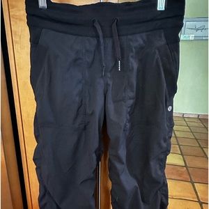 Lululemon dance studio crops size 6 black